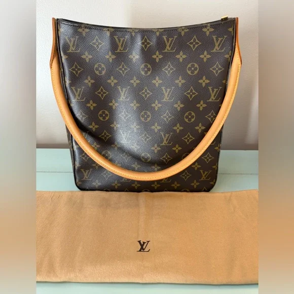 Like New- Louis Vuitton Looping GM - Picture 15 of 15